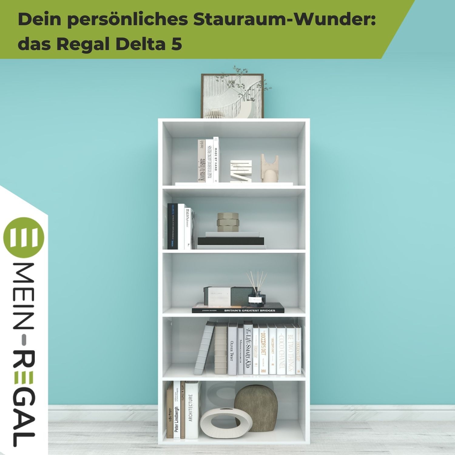Aktenregal Delta-5 in der Farbe Weiß an türkisener Wand mit Büchern und Dekorationsgegenständen