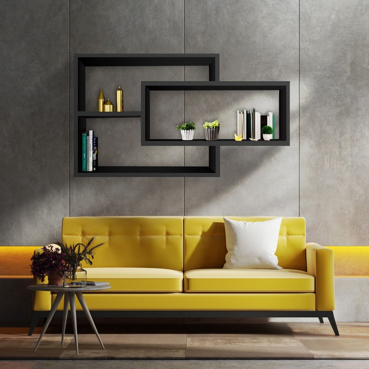 Wandregal Karo in der Farbe Schwarz mit gelbem Sofa