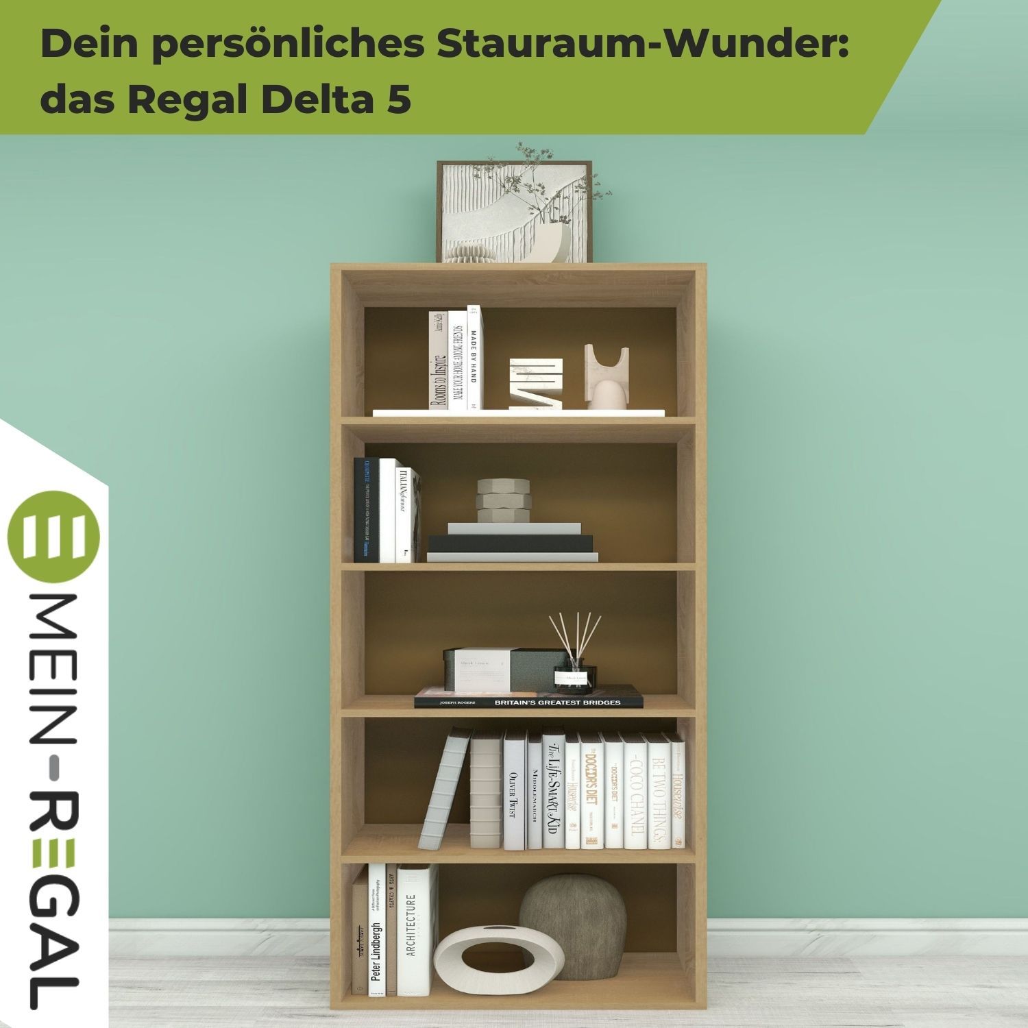 Aktenregal Delta-5 in der Farbe Natur mit Büchern und Deko an einer mintfarbenen Wand