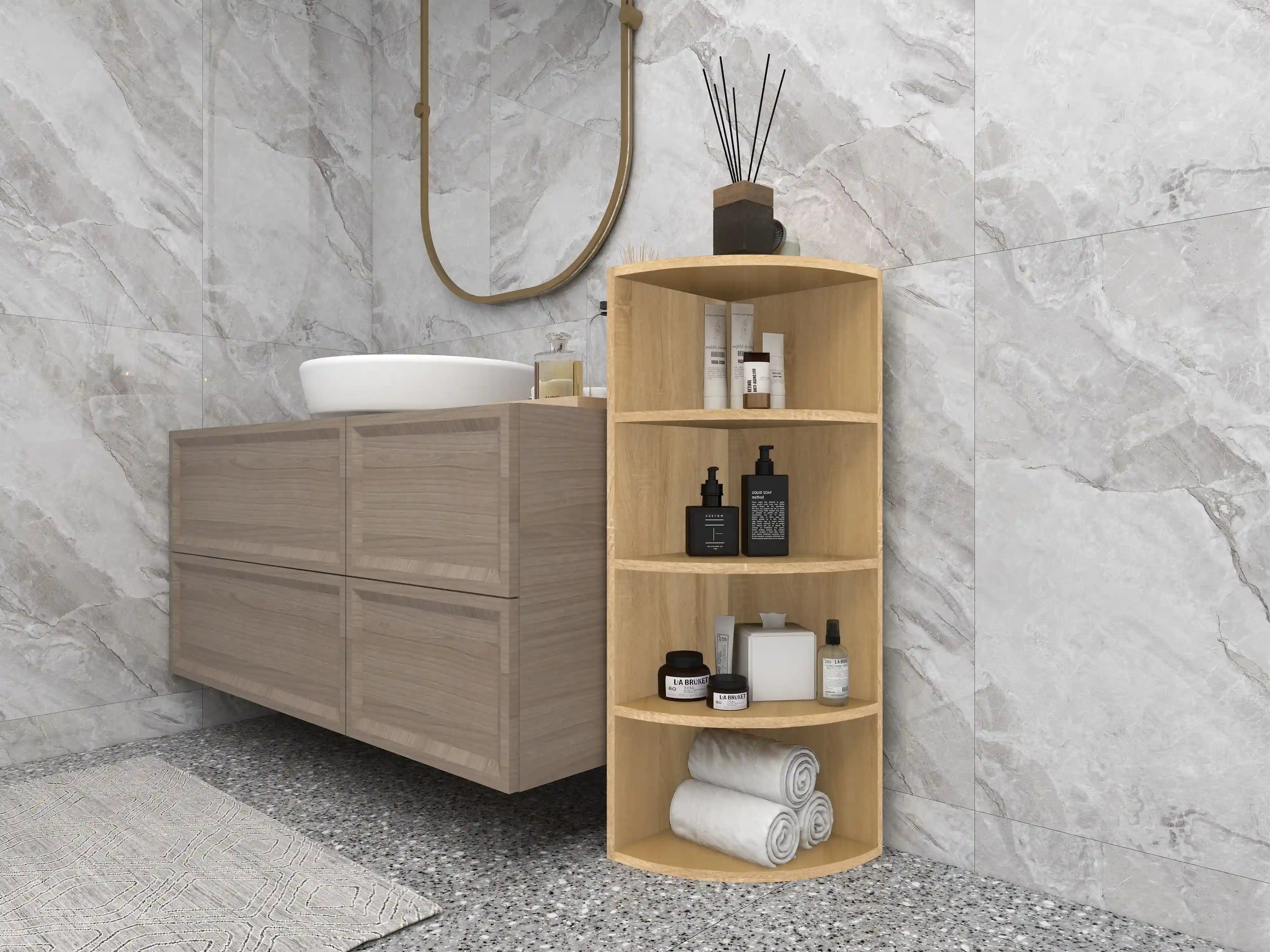 Ein modernes Badezimmer mit einem eleganten Eckregal, das stilvolle Aufbewahrungslösungen bietet.