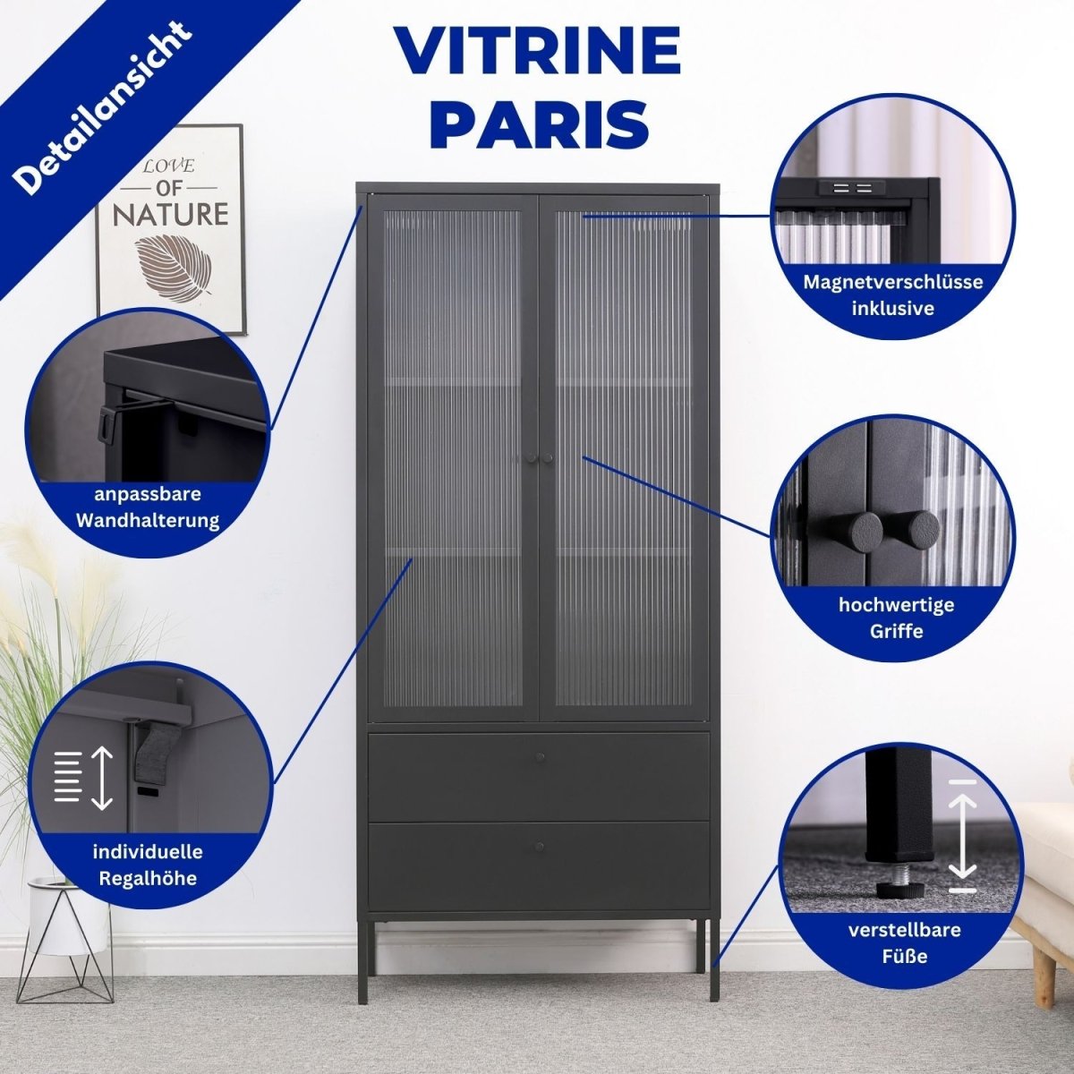 Vitrine Paris Schwarz aus Metall mit runden, gezoomten Detailbildern im Zimmer. Daneben eine Zimmerpflanze. Eine Ecke vom Sofa ist zu sehen. Ein Wandbild hängt.